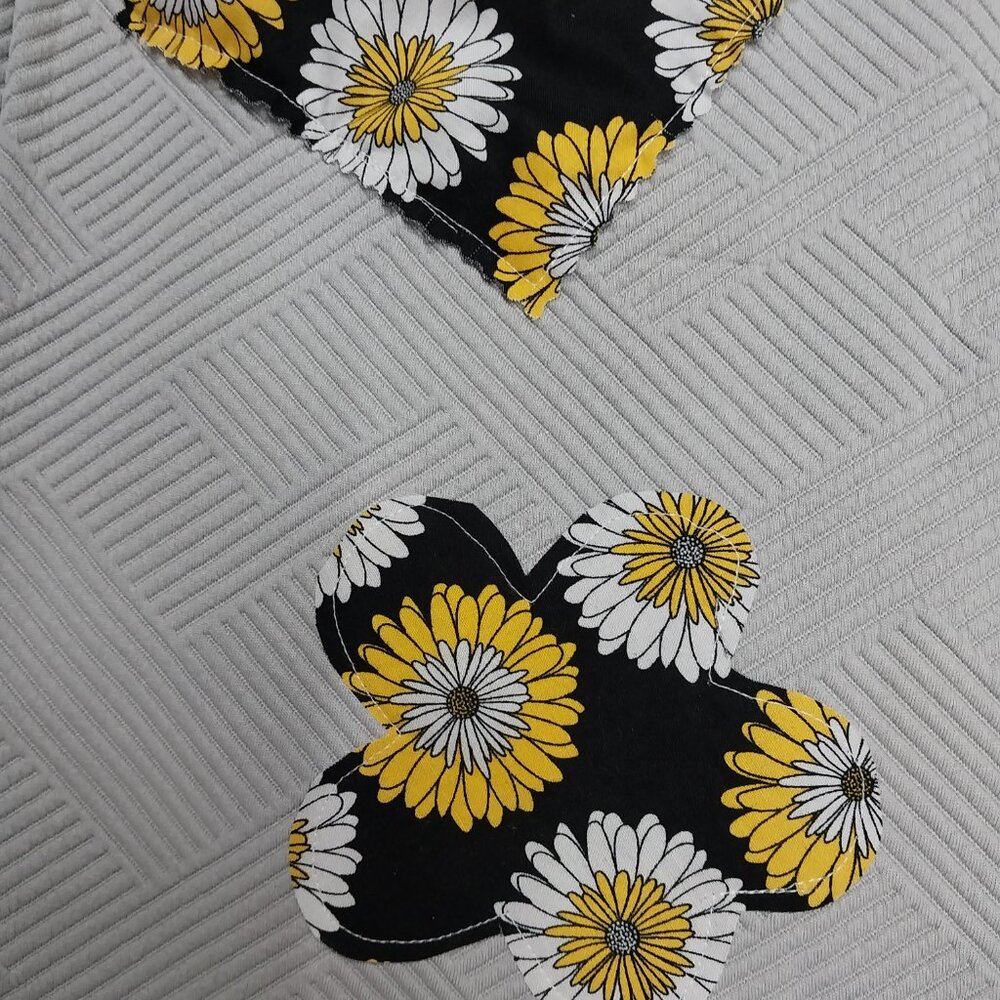 3698 Size XL Double Take NWT 2 piece Upcycled Quilted Look Grey with Black Daisy - Picture 2 of 14